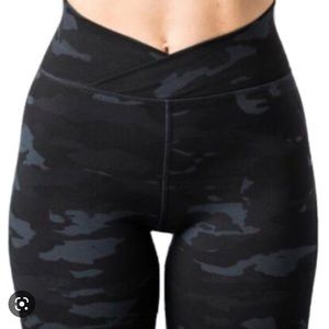 Alphalete Surface Path leggings2021